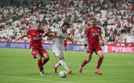 Sahasında 3-2 Kaybeden Antalyaspor'da Bülent Korkmaz: "Dibi Gördük, Artık Sadece Kazanacağız"